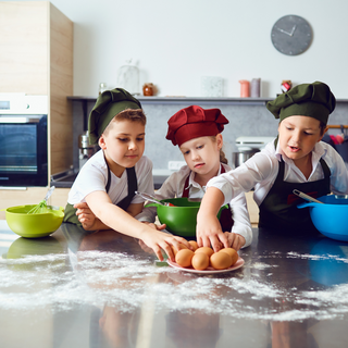 kids baking