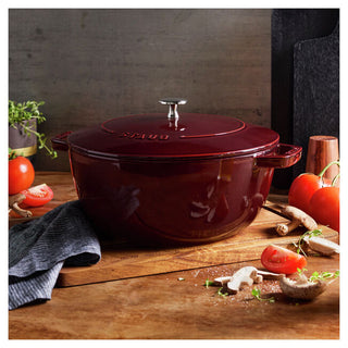 Cast Iron Essential French Oven 5.25 qt, Grenadine - La Cuisine