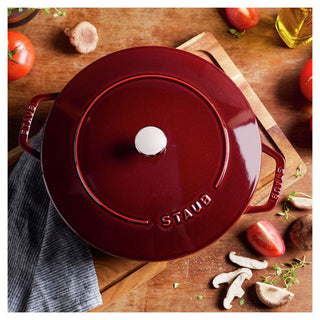 Cast Iron Essential French Oven 5.25 qt, Grenadine - La Cuisine