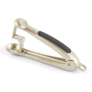 Endurance Cherry Pitter - La Cuisine