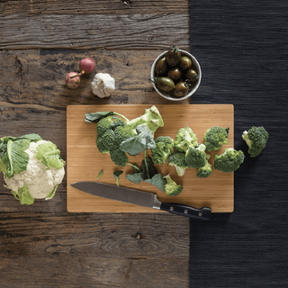 Undercut Bamboo Cutting and Serving Board: M - La Cuisine