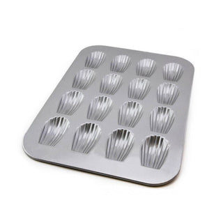 Madeleine Pan - 16 well - La Cuisine