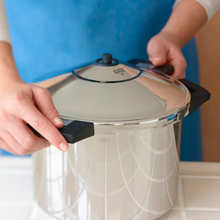 Duromatic Family Style Pressure Cooker Stockpot 12 Quart, Stainless - La Cuisine