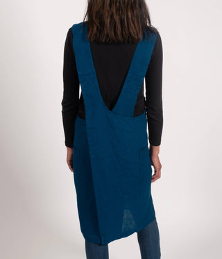 KAF Home Firenze Stone Washed Linen Cross Back Smock Apron: Black - La Cuisine