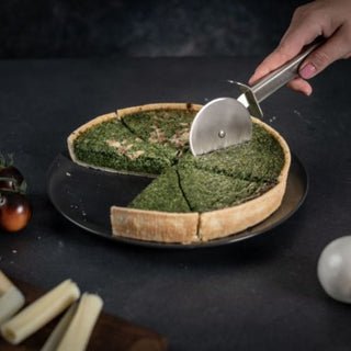 Essential Pizza Cutter - La Cuisine